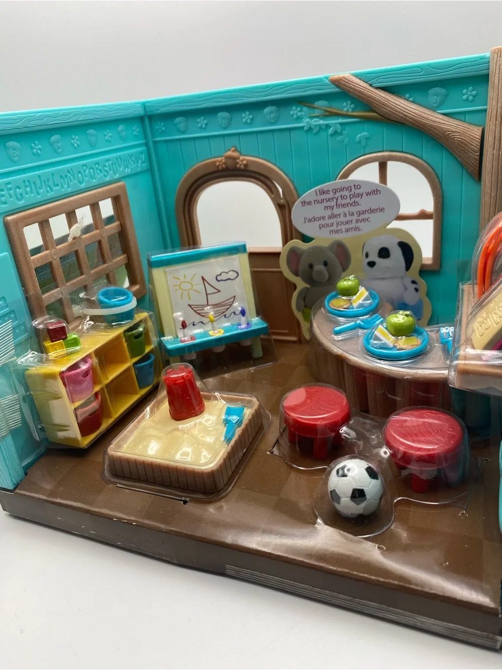 Li'l Woodzeez Lil' Luvs & Hugs Nursery Playset - Blue & Green